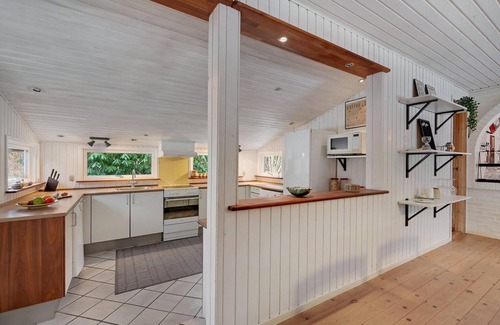 Ebdrup House | Lovely home in Kolind with kitchen