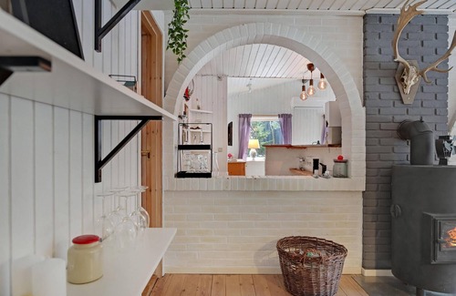 Ebdrup House | Lovely home in Kolind with kitchen
