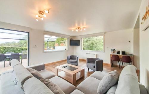 Ledinghem House | Lovely Home In Ledinghem With Kitchen