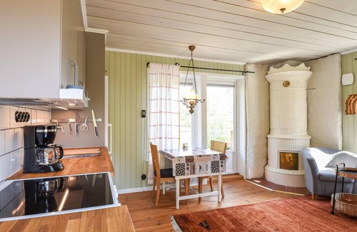 Lur House | Lovely home in Lur with WiFi