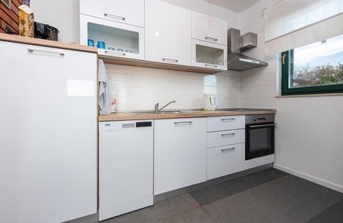 Kolan House | Lovely home in Mandre with kitchen