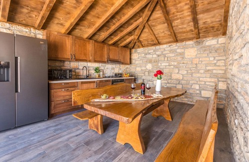 Benkovac House | Lovely home in Perusic Donji with WiFi
