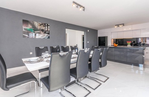 Benkovac House | Lovely home in Perusic Donji with WiFi
