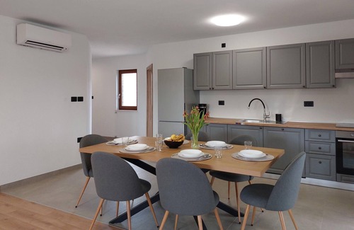 Pican House | Lovely home in Podpican with WiFi