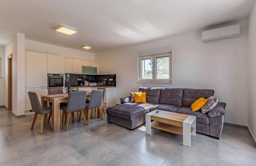 Skatari House | Lovely home in Pula with WiFi