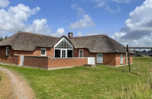 Klegod Strand House | Lovely home in Ringkøbing with sauna