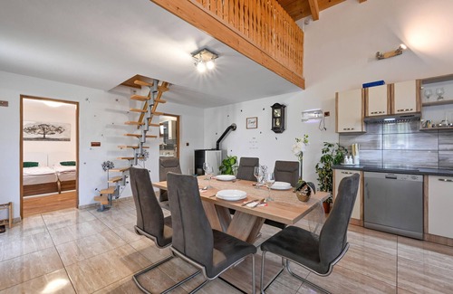 Donji Martijanec House | Lovely home in Rivalno with sauna
