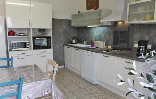 Rochefort-du-Gard House | Lovely Home In Rochefort Du Gard