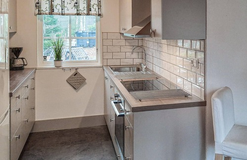 Roke House | Lovely home in Röke with WiFi
