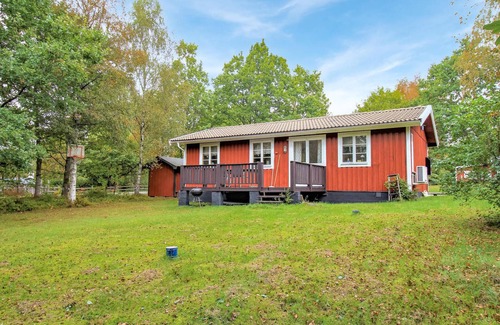 Roke House | Lovely home in Röke with WiFi
