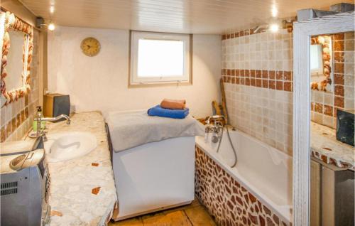 Sauzet House | Lovely Home In Sauzet With Kitchen