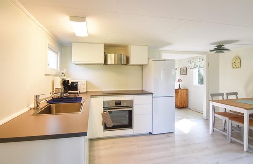 Stenkullen House | Lovely home in Stenkullen with WiFi