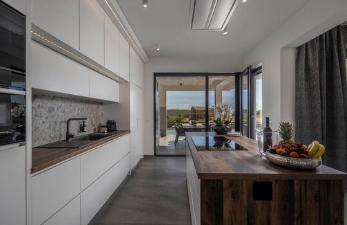 Sukosan House | Lovely home in Sukosan