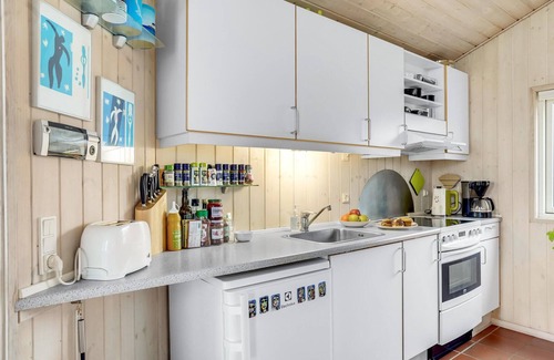 Mommark Strand House | Lovely home in Sydals with WiFi