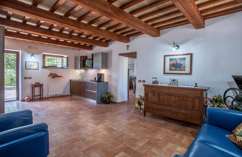 Tolentino House | Lovely home in Tolentino with kitchen