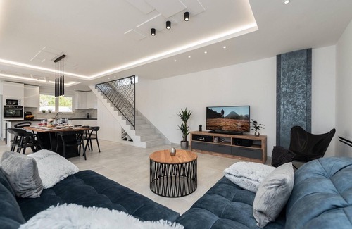 Vrsi House | Lovely home in Vrsi with sauna