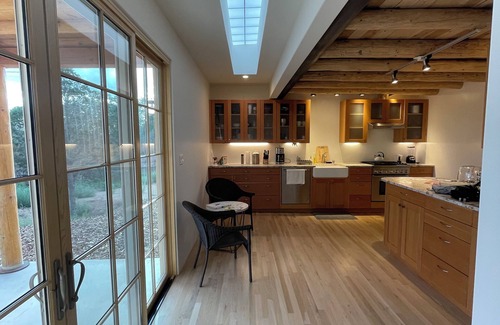 South Capitol House | Lovely Home on Museum Hill-walk to Plaza/Canyon Rd