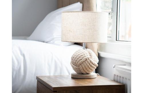 Tottenham Hale Apartment | Lovely Home - Park Views & Ideal Transport Links