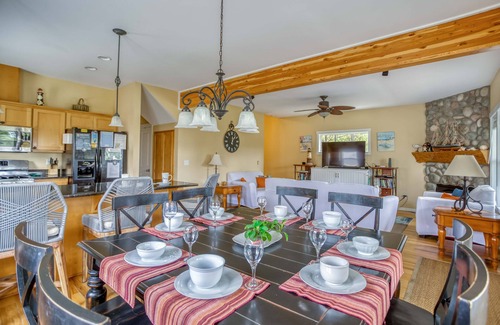 Lincoln Beach House | Lovely Home, View of Bella Beach Park, Main-Level Queen Suite, Amenities Galore!