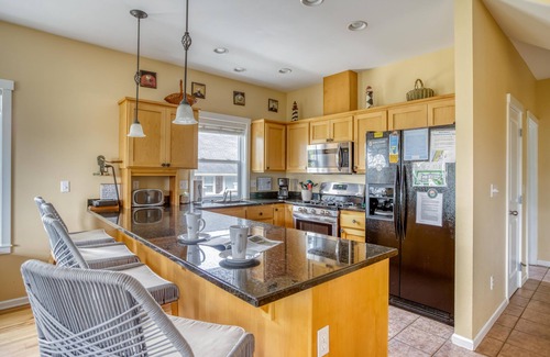 Lincoln Beach House | Lovely Home, View of Bella Beach Park, Main-Level Queen Suite, Amenities Galore!