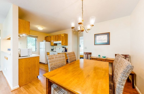 Brewster House | Lovely home w/free WiFi/spacious patio/spiral staircase - near shops/restaurants