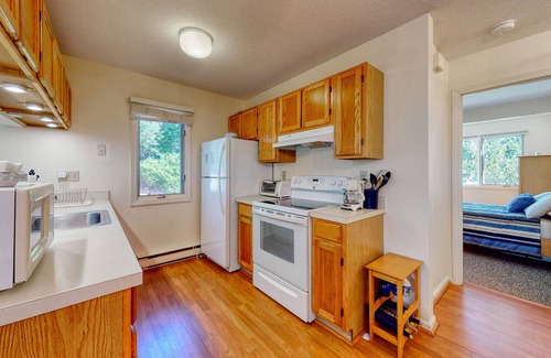 Brewster House | Lovely home w/free WiFi/spacious patio/spiral staircase - near shops/restaurants