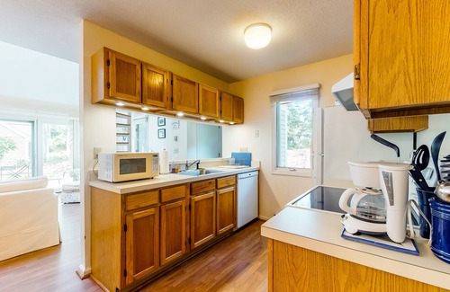 Brewster House | Lovely home w/free WiFi/spacious patio/spiral staircase - near shops/restaurants