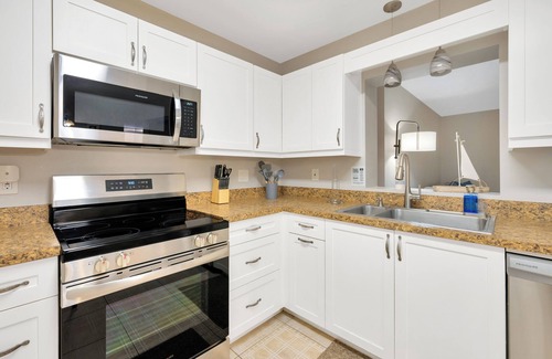 Gulf Gate Estates House | Lovely Home w/Heated Pool Near Beach!