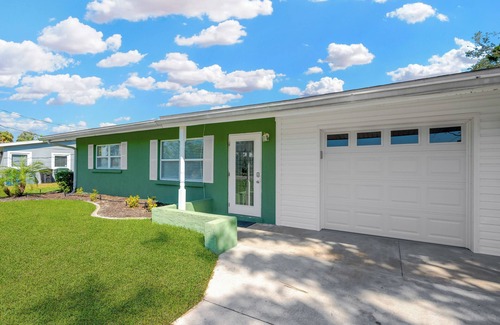 Gulf Gate Estates House | Lovely Home w/Heated Pool Near Beach!