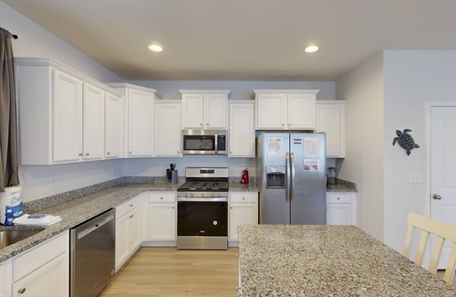 Port St. Joe House | Lovely Home w/Screened-In Porches, Balcony & Shared Pool - Walk to the Beach