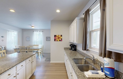 Port St. Joe House | Lovely Home w/Screened-In Porches, Balcony & Shared Pool - Walk to the Beach