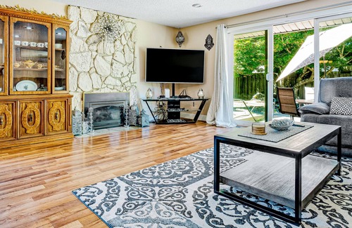 University Place House | Lovely home with nearby beach access, patio, hammock and washer/dryer