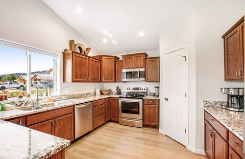 Cle Elum House | Lovely home with deck, Hidden Valley views, free WiFi, & private washer/dryer