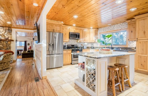 Big Bear House | Lovely home with hot tub, game room, balcony, & firepit - dog friendly