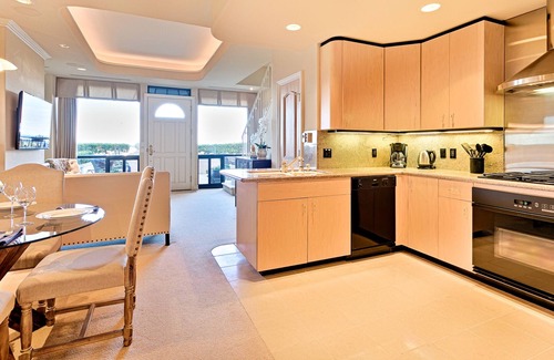 Village of La Jolla House | Lovely home with ocean views from living room, private hot tub & W/D