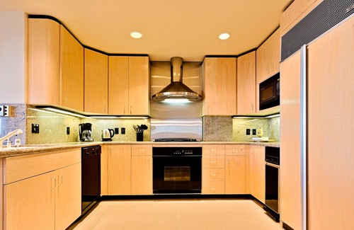 Village of La Jolla House | Lovely home with ocean views from living room, private hot tub & W/D