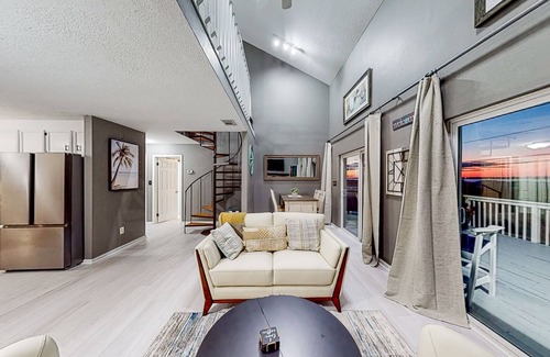 Navarre Beach House | Lovely home with sound view, balcony, full kitchen, central AC, & washer/dryer