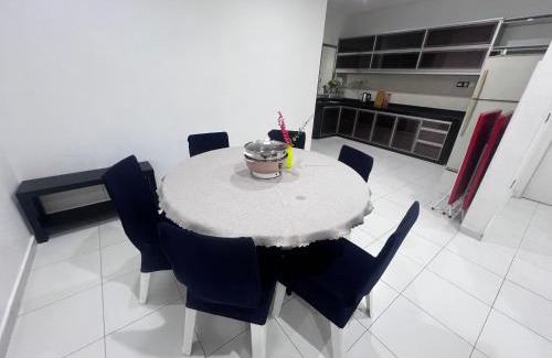 Taman Setia Indah House | Lovely Homestay Austin Setia Indah 911