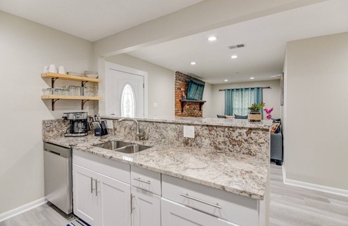 Hattiesburg House | Lovely House 2 is a beautiful house, complete renovated and nicely decorated.