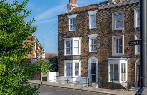Margate House | Lovely house on Trinity Square, edge of Old Town
