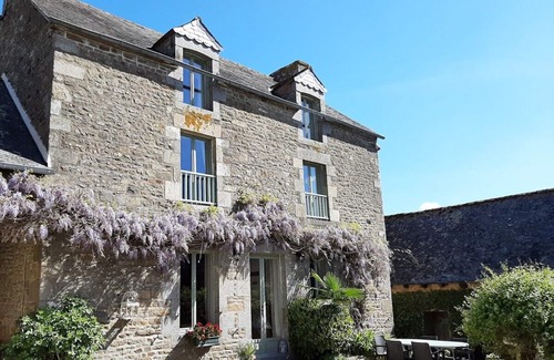 Saint-Helen House | Lovely house, sleeps 6, shared heated pool
