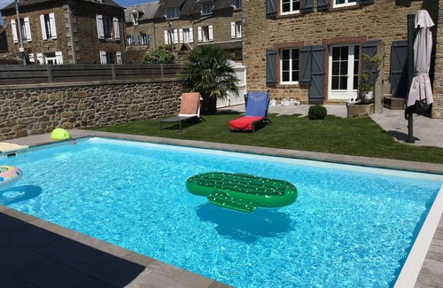 Avranches House | Lovely house with swimming pool in town center near Mont St Michel