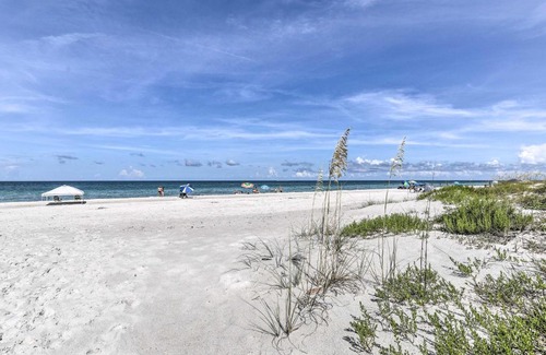 Indian Shores Apartment | Lovely Indian Shores Condo with Beach Access!