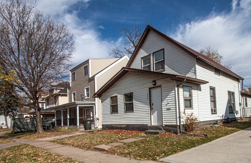 Des Moines Apartment | Lovely King Bed Loft near Downtown; Free Parking