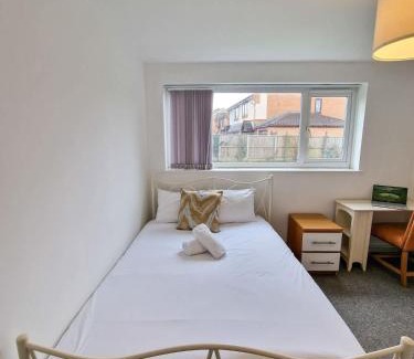 Kirkby Apartment | Lovely Kirkby Flat by City SuperHost
