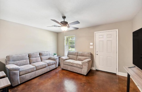 Lake Charles Apartment | Lovely Lake Charles Duplex in Central Location!