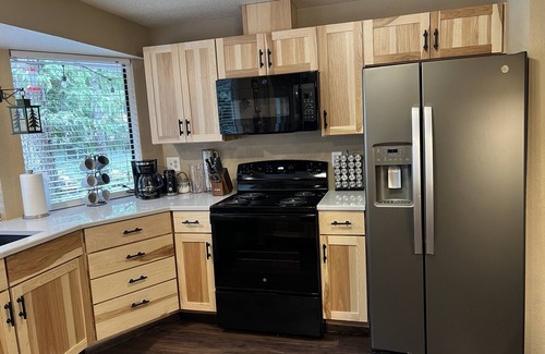 Hoodsport House | Lovely Lake Cushman, Dog Friendly Home One Minute from the Lake!