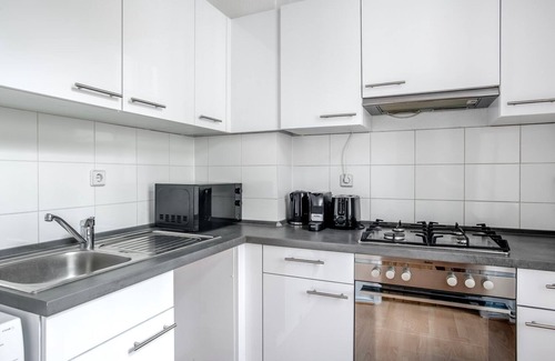 Friedrichshain Apartment | Lovely Landstraße 2BR w/Elevator & Playglound, Calm Area, by Blueground