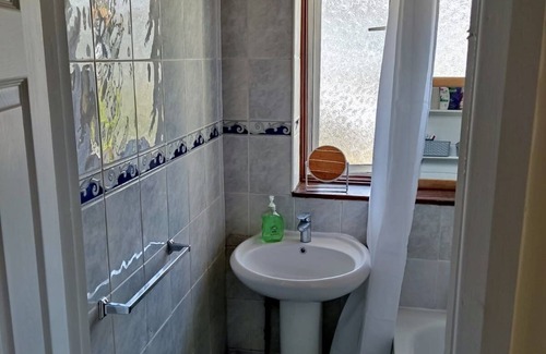 Palmers Green House | Lovely Large Room in Shared House