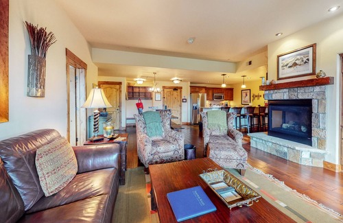 Steamboat Springs Condo | Lovely large condo w/shared hot tub, pool, sauna, fitness center, WiFi